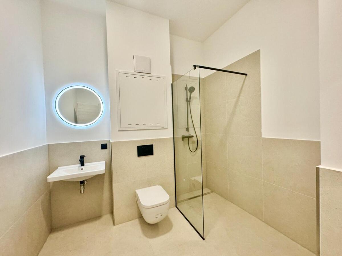 Apartment Modern Stylish With Garden & Free Parking *