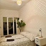 Modern Stylish Apartment With Garden & Free Parking